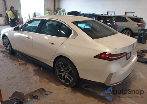 2025 BMW I5 xDrive40 z USA, uszkodzony, nr VIN WBY13HG00SCT27501